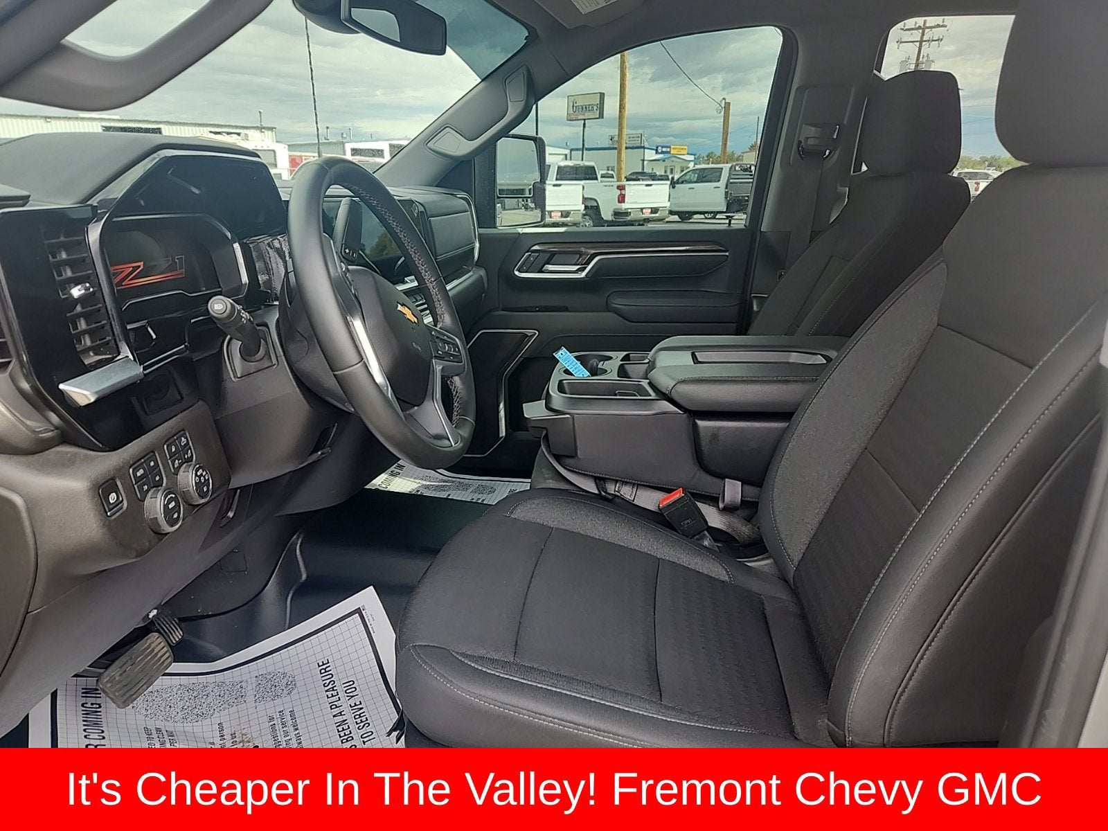2025 Chevrolet Silverado 3500HD LT - Photo 11