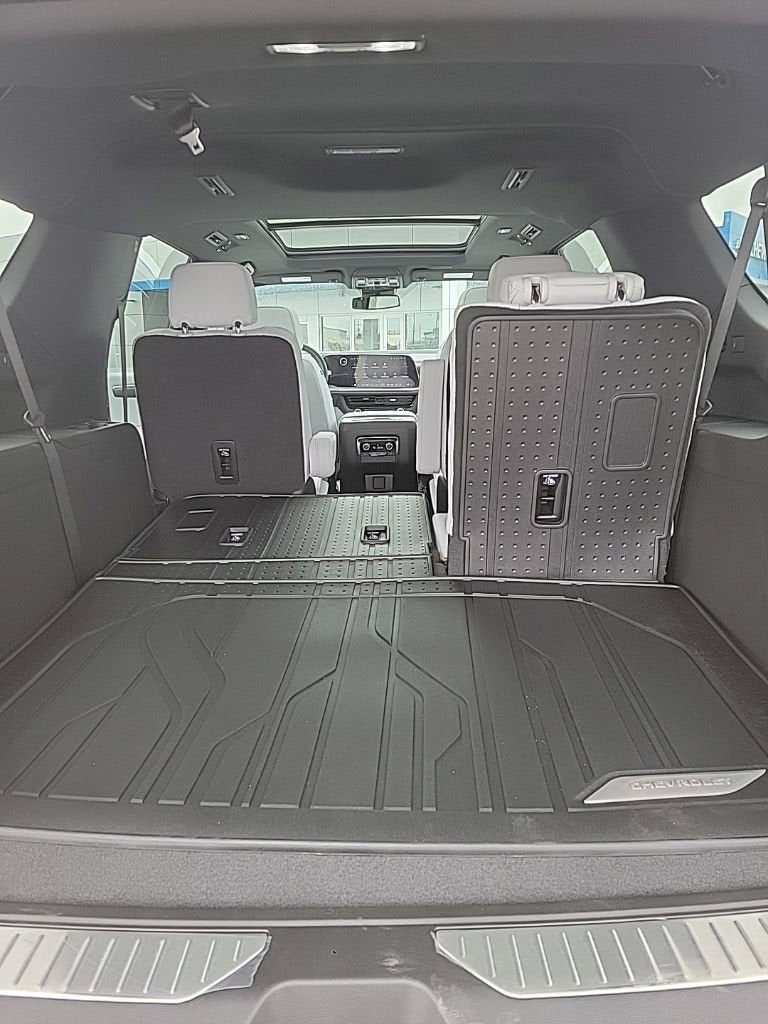 2026 Chevrolet Suburban Premier - Photo 12