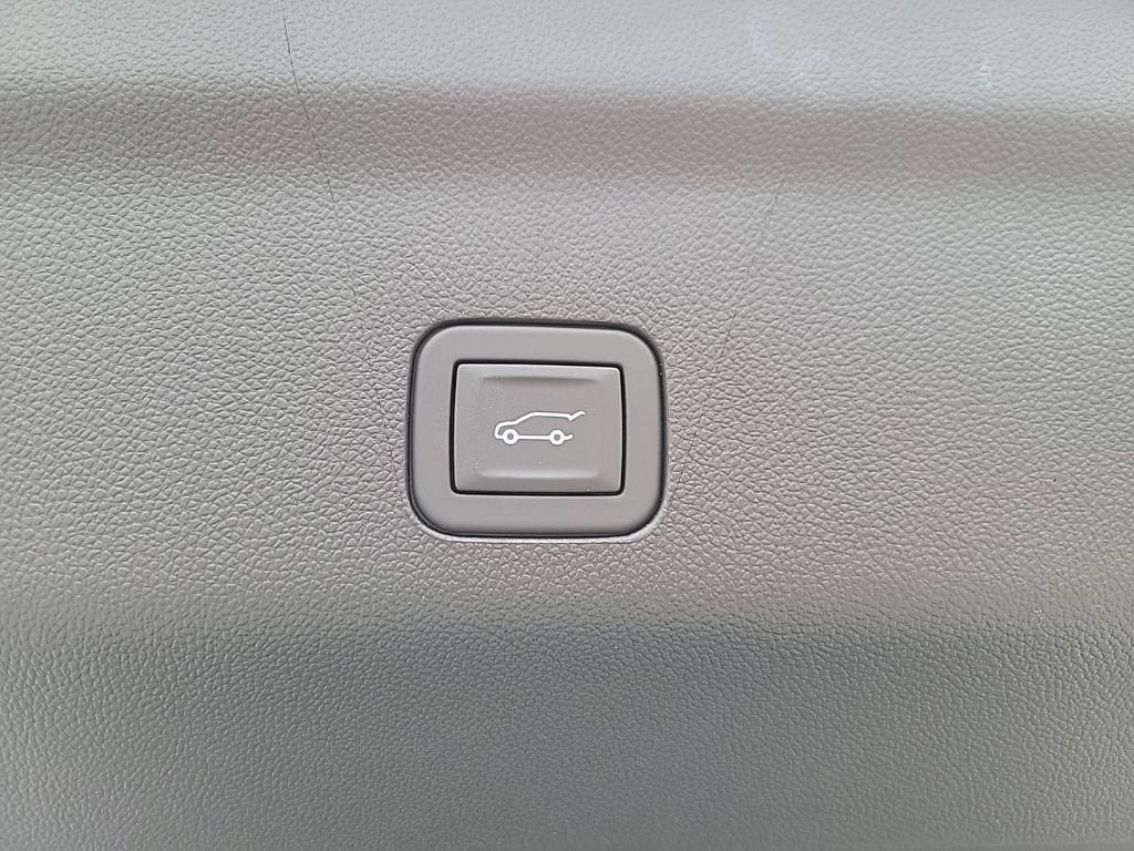 2026 Chevrolet Suburban Premier - Photo 13