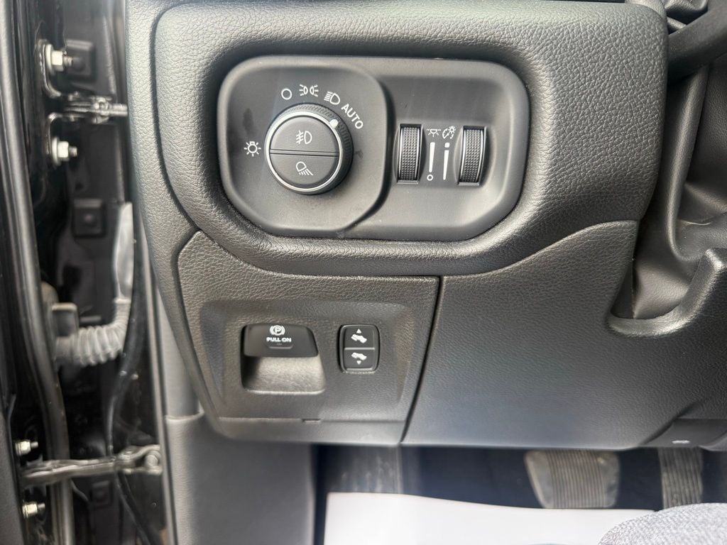 2025 RAM 1500 Big Horn Crew Cab 4x4 5'7' Box