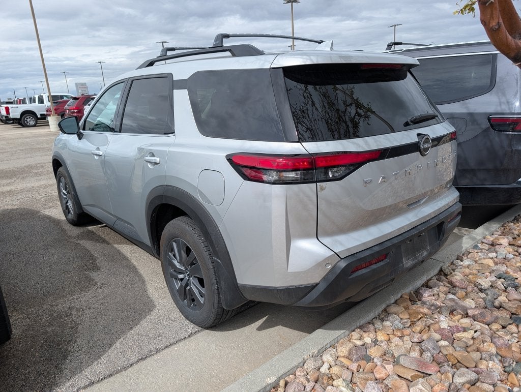 2025 Nissan Pathfinder SV