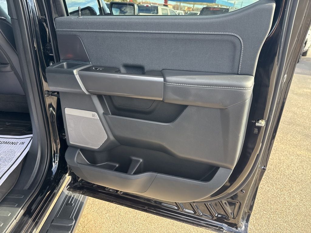 2025 Ford F-150 Lariat Black Appearance Pkg.