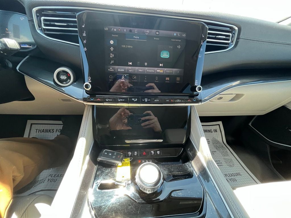 2023 Jeep Wagoneer Base