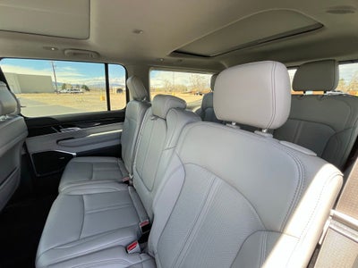 2023 Jeep Wagoneer Base