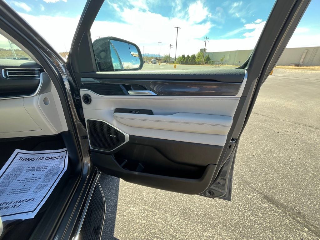 2023 Jeep Wagoneer Base
