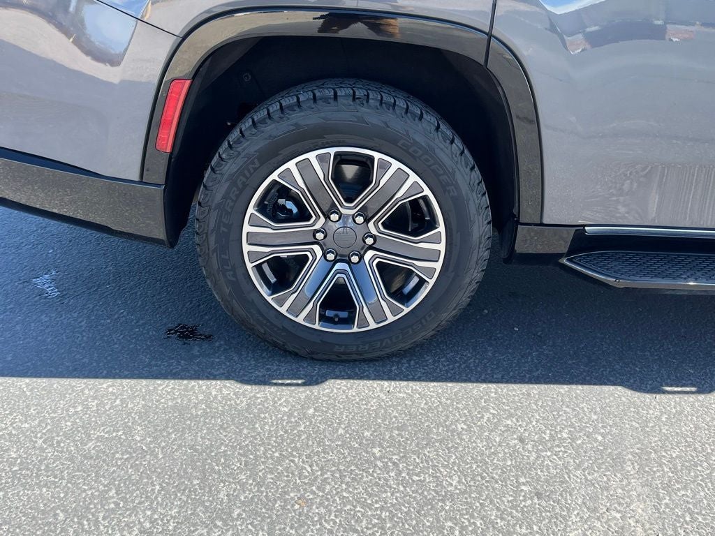 2023 Jeep Wagoneer Base