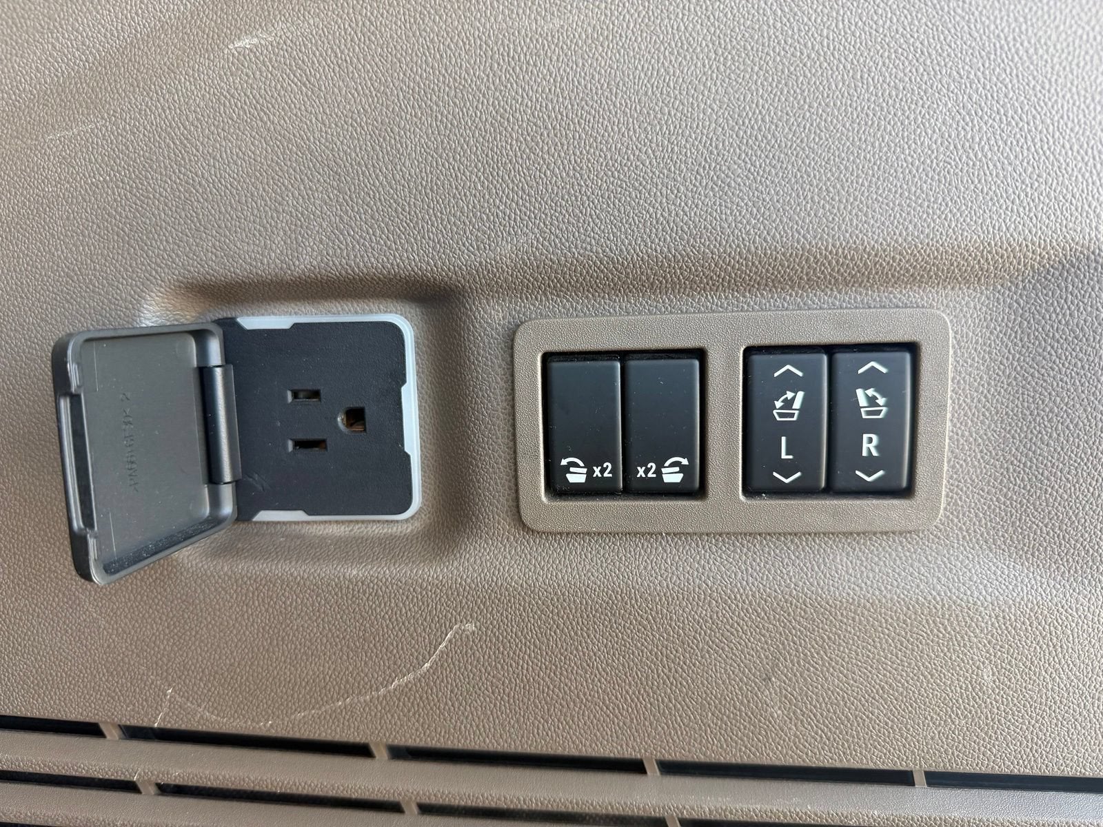 2023 GMC Yukon XL Denali - Photo 12