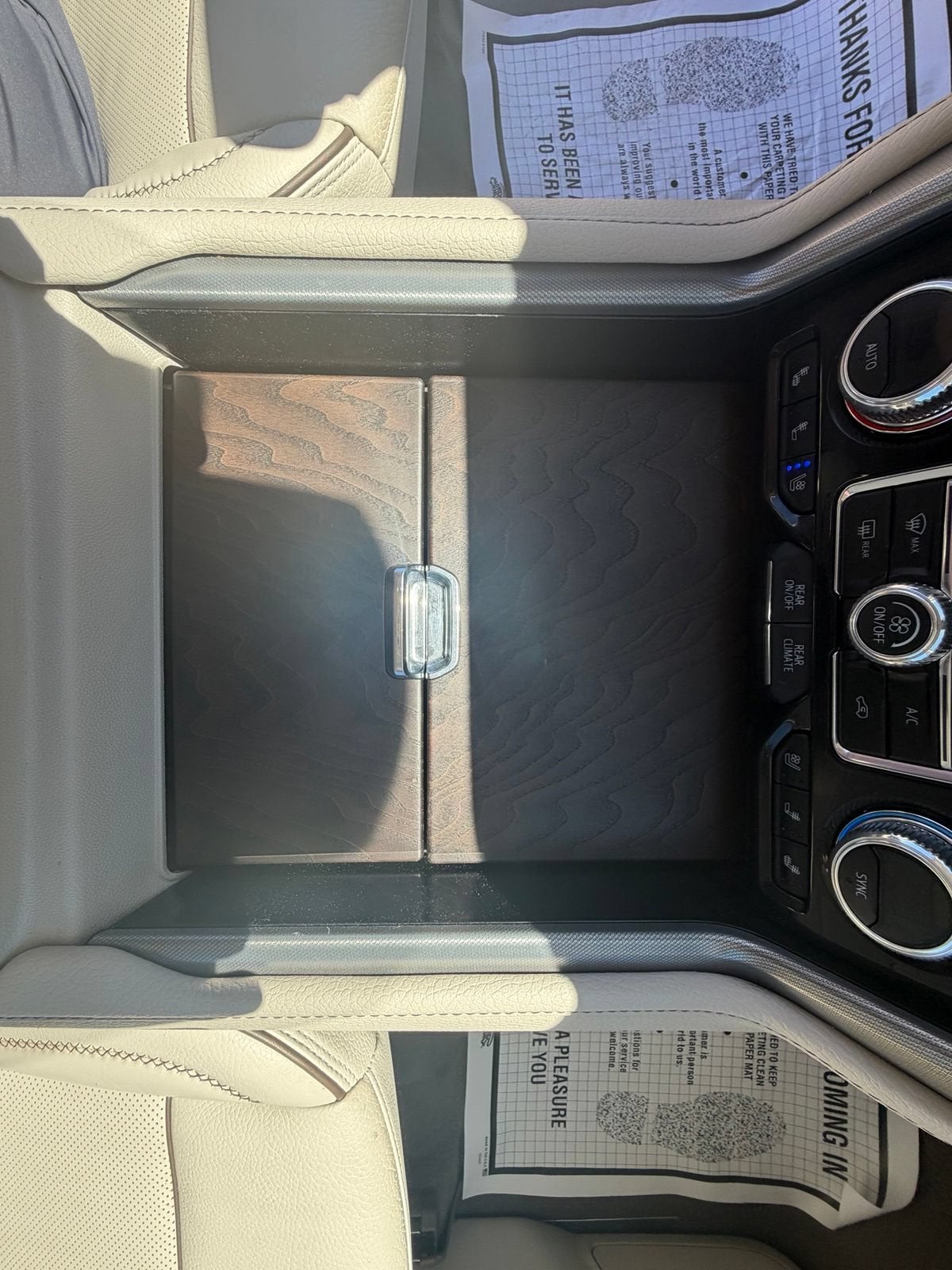 2023 GMC Yukon XL Denali - Photo 30