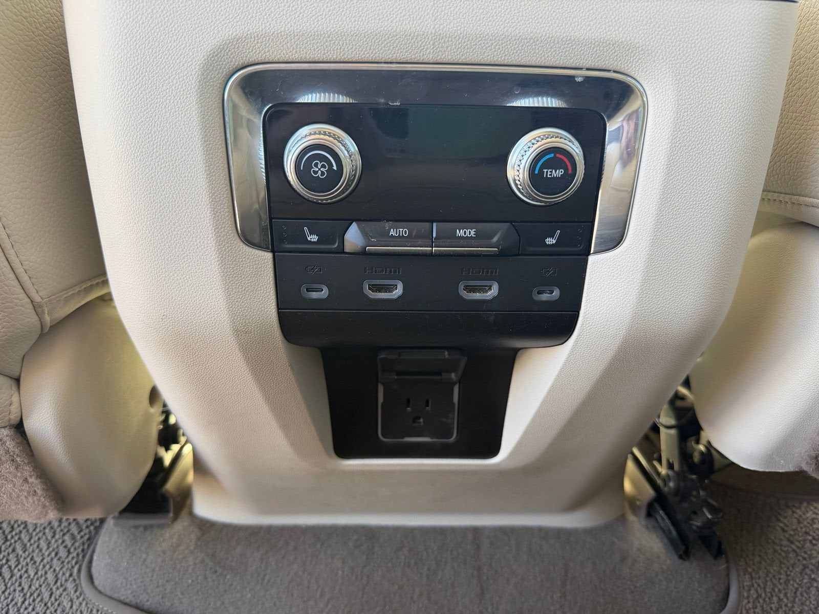 2023 GMC Yukon XL Denali - Photo 42