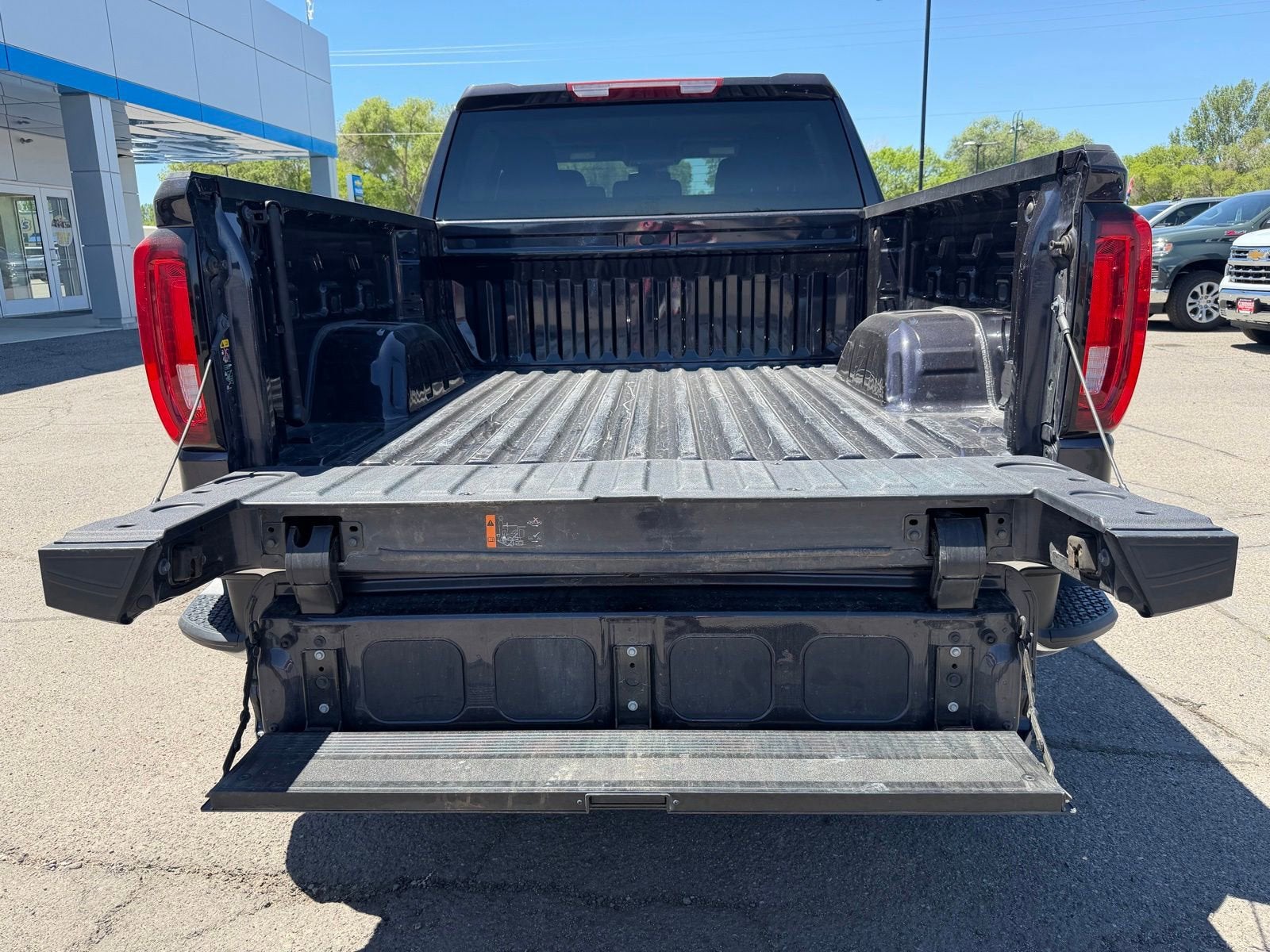 2025 GMC Sierra 1500 SLT - Photo 7