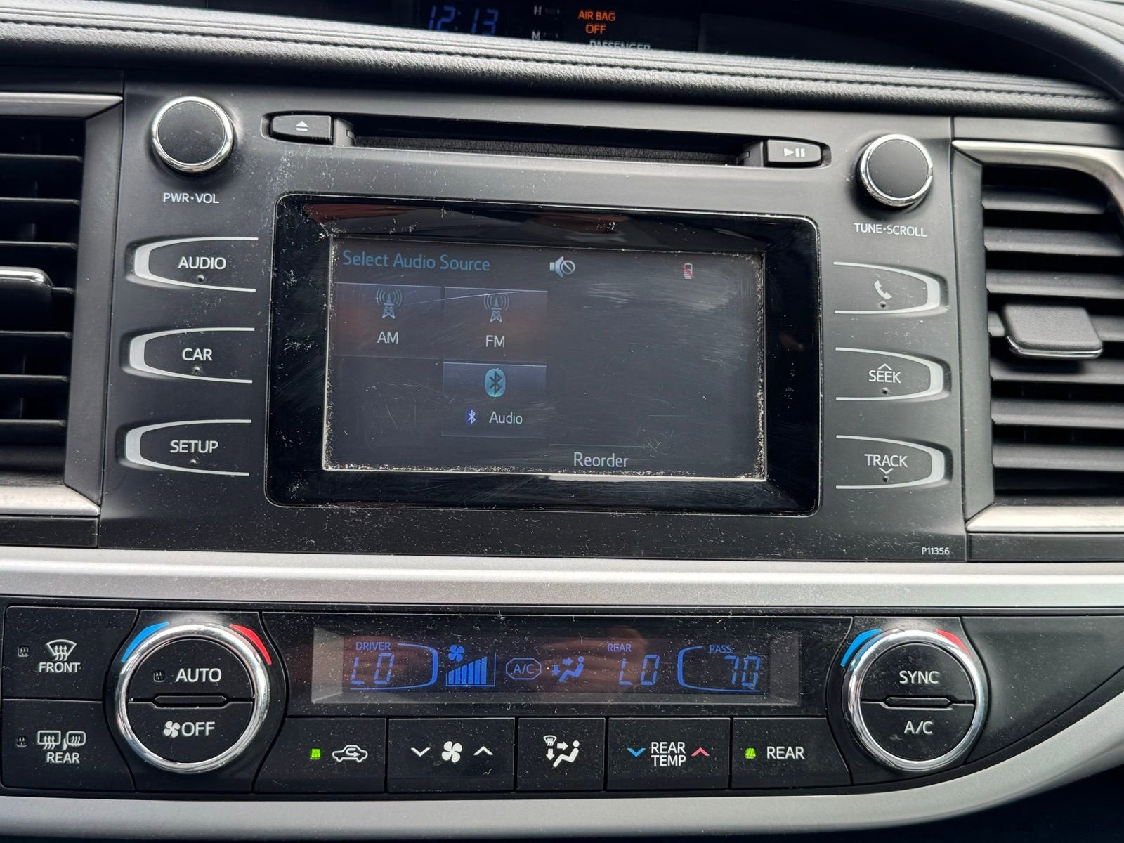 2018 Toyota Highlander LE - Photo 16