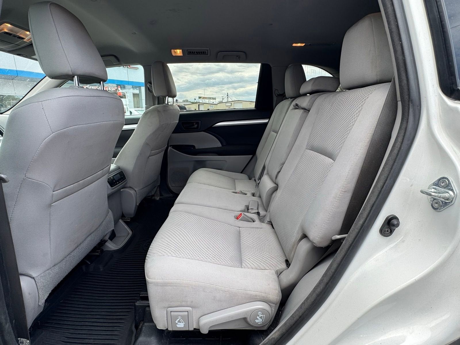 2018 Toyota Highlander LE - Photo 21