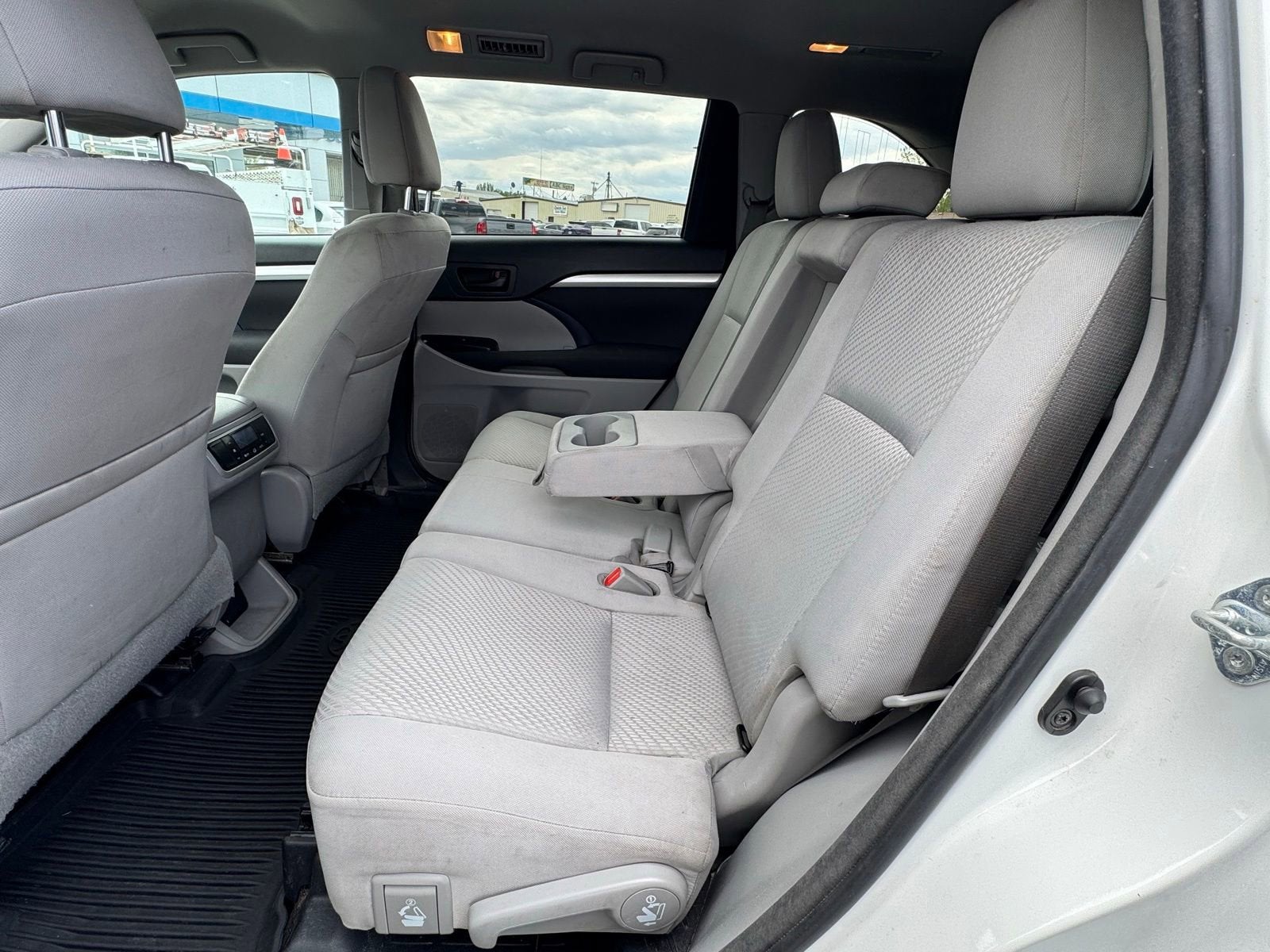 2018 Toyota Highlander LE - Photo 22