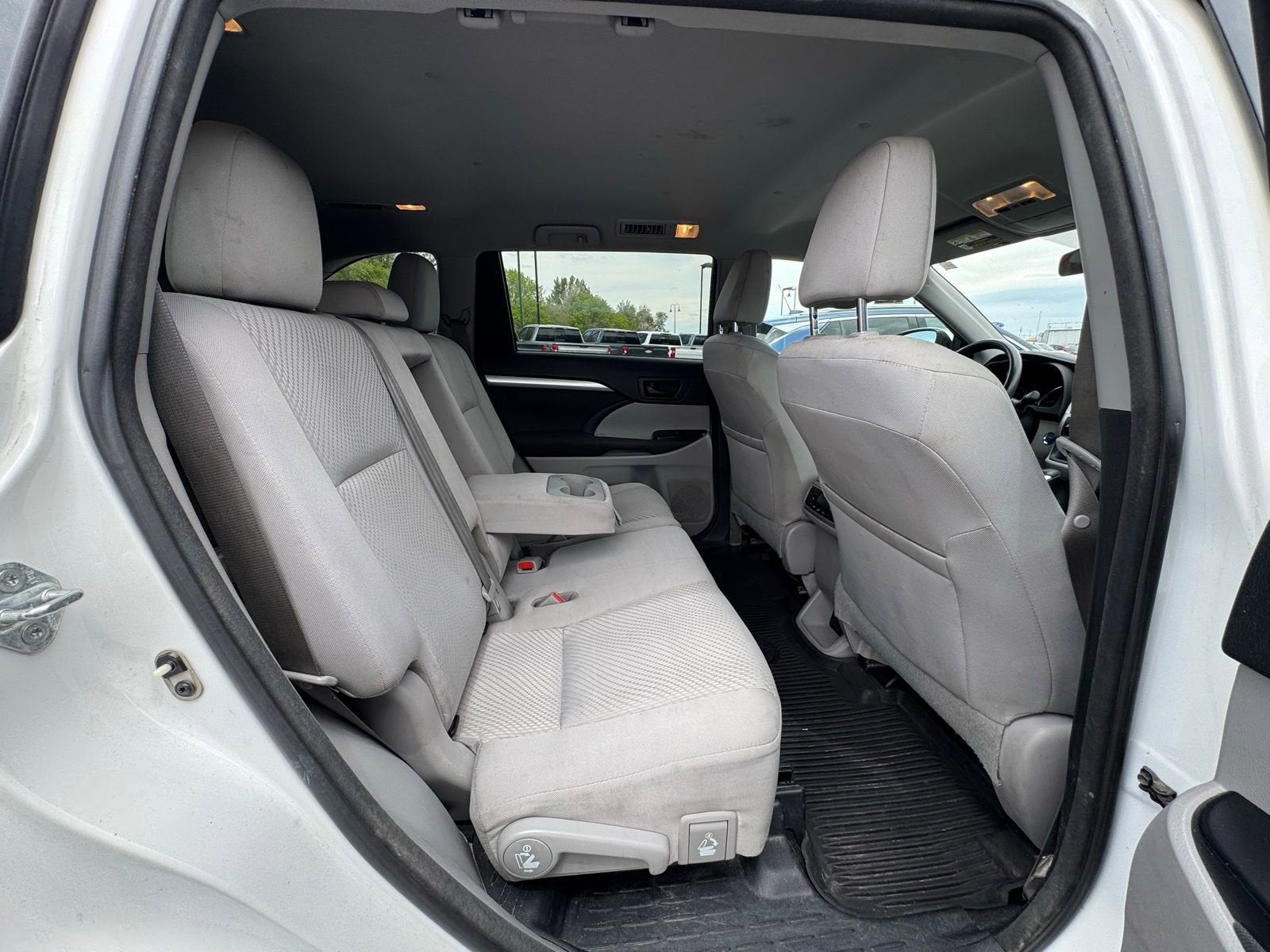2018 Toyota Highlander LE - Photo 27
