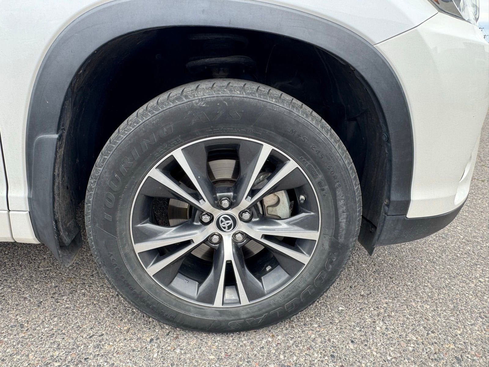 2018 Toyota Highlander LE - Photo 32