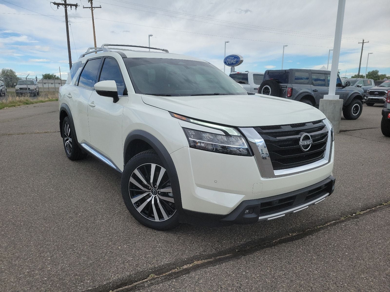 2024 Nissan Pathfinder Platinum