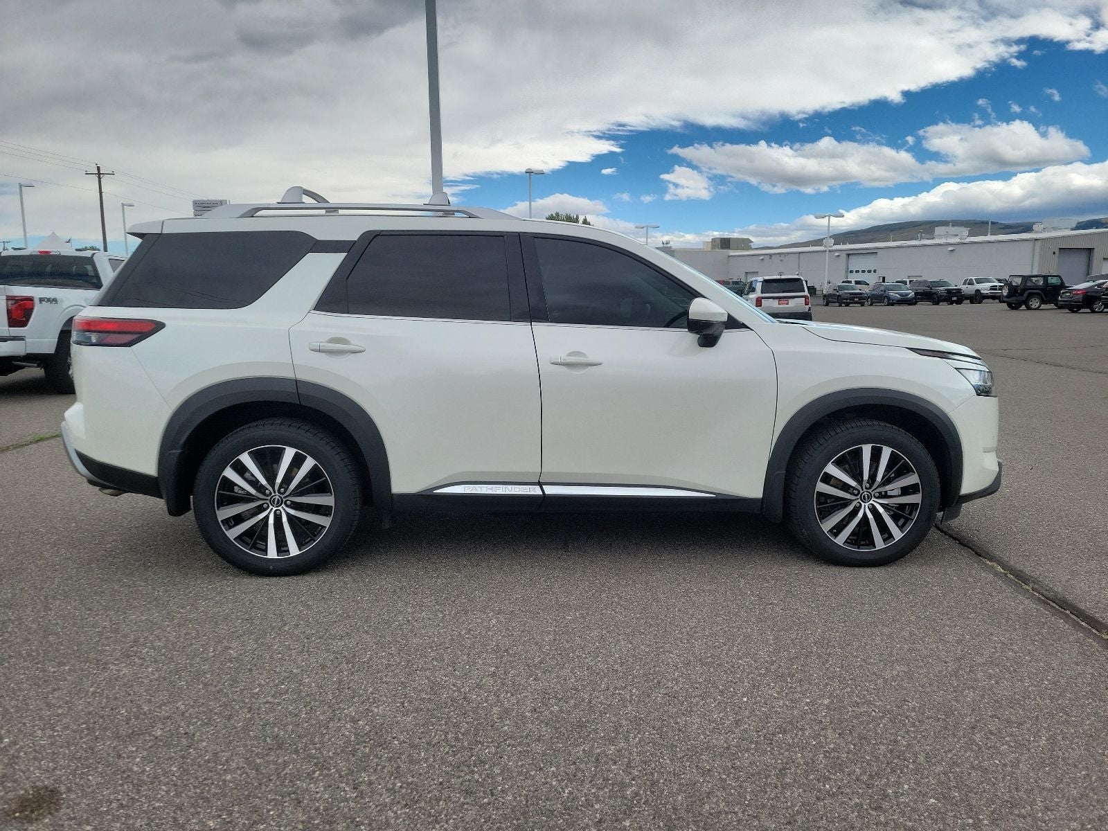 2024 Nissan Pathfinder Platinum
